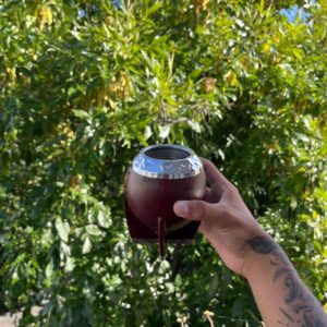 Torpedo cincelado con base borravino